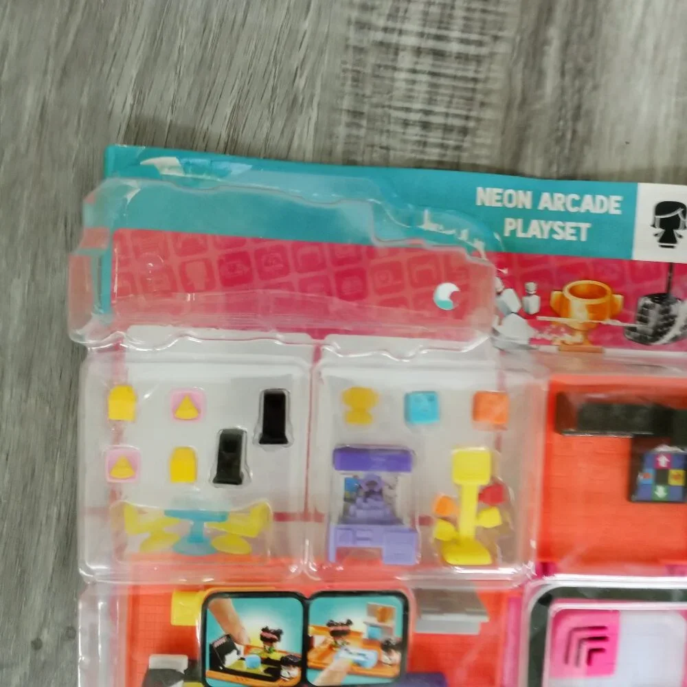 My Miini MixieQ's Neon Arcade Playset NEW Set of 2